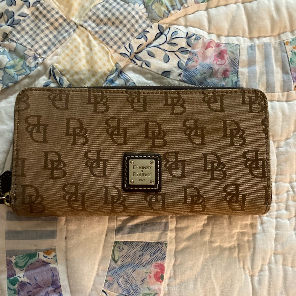 Dooney and Bourke jacquard signature wallet